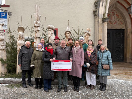 Gruppenbild der Spendenübergabe